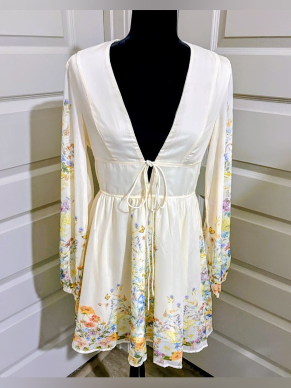 Commense New with Tags Ivory Multi Floral Tie-Front Mini Dress Size Medium